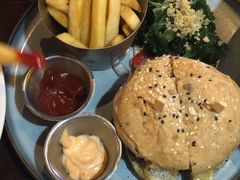 香浓蘑菇牛肉汉堡-bluefrog蓝蛙(皇庭广场店)
