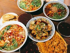 -爆炸头阿姨小四川正宗川味小吃(无任何分店)