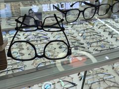 -上海网星眼镜批发·蔡司依视路官方授权(三叶眼镜城店)