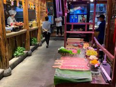 大堂-野山舂·贵州现舂酸汤火锅(鸿通城店)