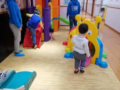 -抱抱熊托育中心(大悦城店)