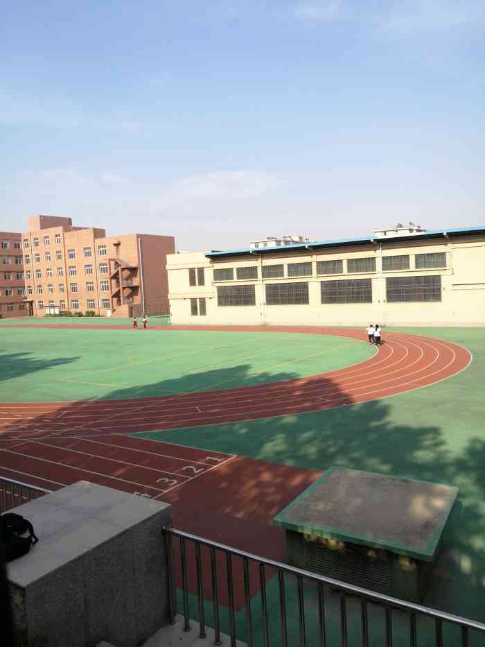 大连市第二十二中学-"大连市第二十二中学在山东路南侧临近松江路.