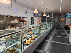 面包甜点陈列柜-白玉兰食品(中山公园龙之梦店)