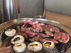 -围炉肉舍•炭烤活鳗•丹东海鲜烤肉(步行街店)