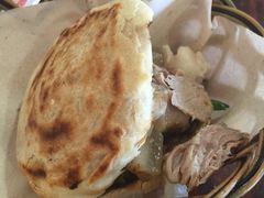 火烧卷肉-金卯白肉罩火烧
