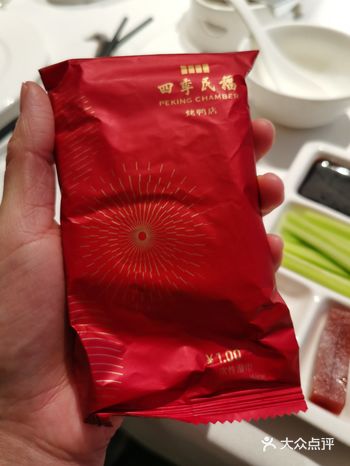 上面那层杏仁酱汁好吃，推荐「酥香嫩烤鸭」总的来说还行