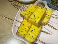 烤面包砖-街角等你.大连海鲜烧烤.经典铁板海鲜串(西安路店)