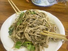 -溢心园香河肉饼总店