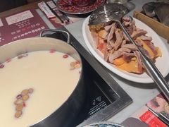 -尚尚仙·酸汤猪手·猪肚鸡火锅(华联万柳购物中心店)