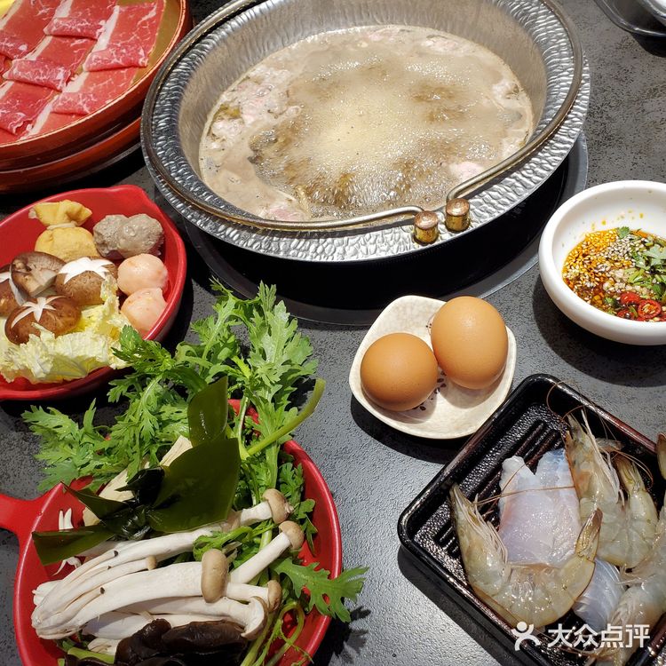 抢到58券得空就来了，选黑松露菌王国锅汤底么啥料