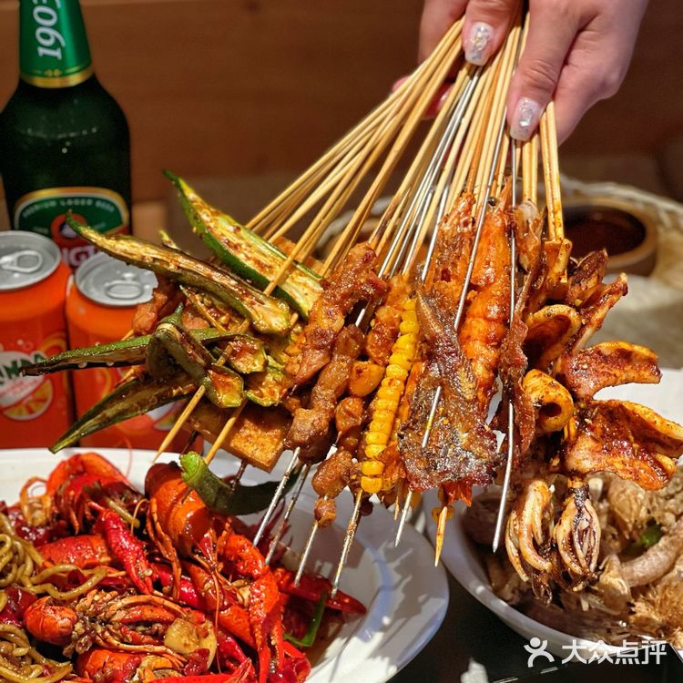 夏天的标配:喝酒撸串小龙虾吃起来‼️