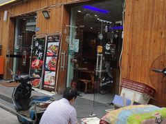门面-老街烧烤大排档·地道湖北菜·龙虾馆(汉口火车站店)