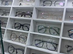 -朱师傅眼镜·蔡司·依视路·尼康(市先进店)