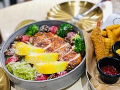 秘制鸡肉芒果牛油果沙拉-魏斯理汉堡(西安沣东吾悦店)