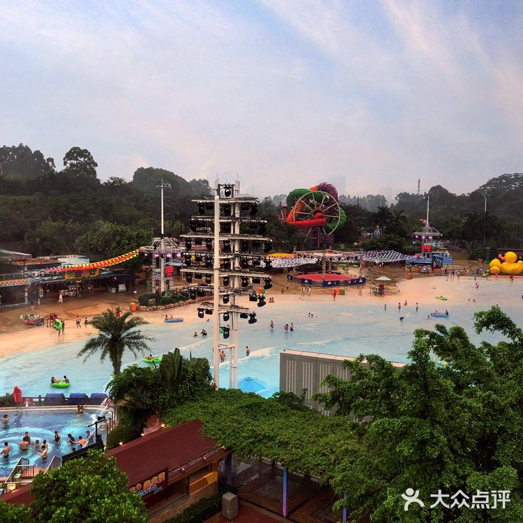 时速40公里的水上滑道，你敢挑战吗？