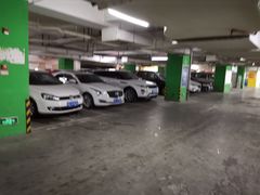 -丽丰购物中心·停车场