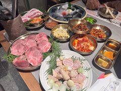 -草家酱蟹炭火烤肉店(珲春南路一店)