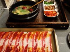 -围炉肉舍•炭烤活鳗•丹东海鲜烤肉(步行街店)