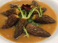 红扒羊肚菌酿虾胶-敏珠拉姆藏餐·南京厨房(富春江东街店)