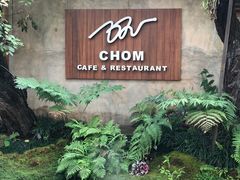 -Chom Cafe and Restaurant