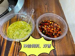 蒜蓉和辣椒圈-威邵鸡煲(西华路总店)