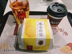 本宫凤堡-麦当劳(百联西郊购物中心店)