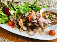 -Chom Cafe and Restaurant