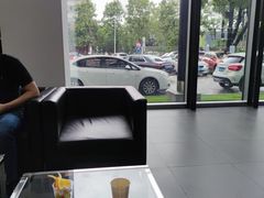 -上海星瀚奔驰4S店(红柳路店)