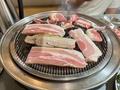 -围炉肉舍•炭烤活鳗•丹东海鲜烤肉(步行街店)