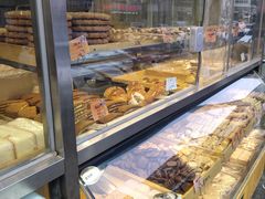面包甜点陈列柜-壹心榴莲千层蛋糕甜品店