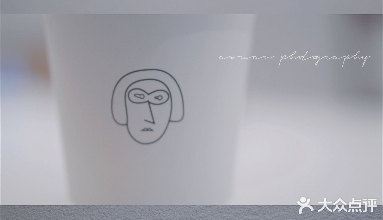 洞穴式纯白咖啡店｜滤镜我要的白是温柔的白