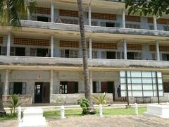 -吐斯廉屠杀博物馆