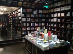 -钟书阁(松江泰晤士小镇店)