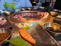 -铭牛烧肉·和牛海鲜自助(高新月牙湖店)