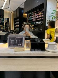 -HAIR CORNER