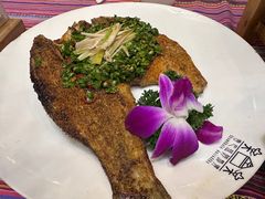 -香巴拉云南餐厅(华莱坞店)