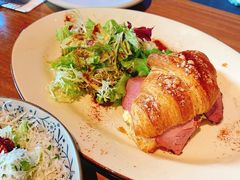 羊角包炒蛋-THE CUT Rooftop顶楼牛排餐吧(环贸iapm店)
