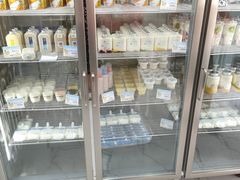 面包甜点陈列柜-白色日记·手作酸奶(麦凯乐店)