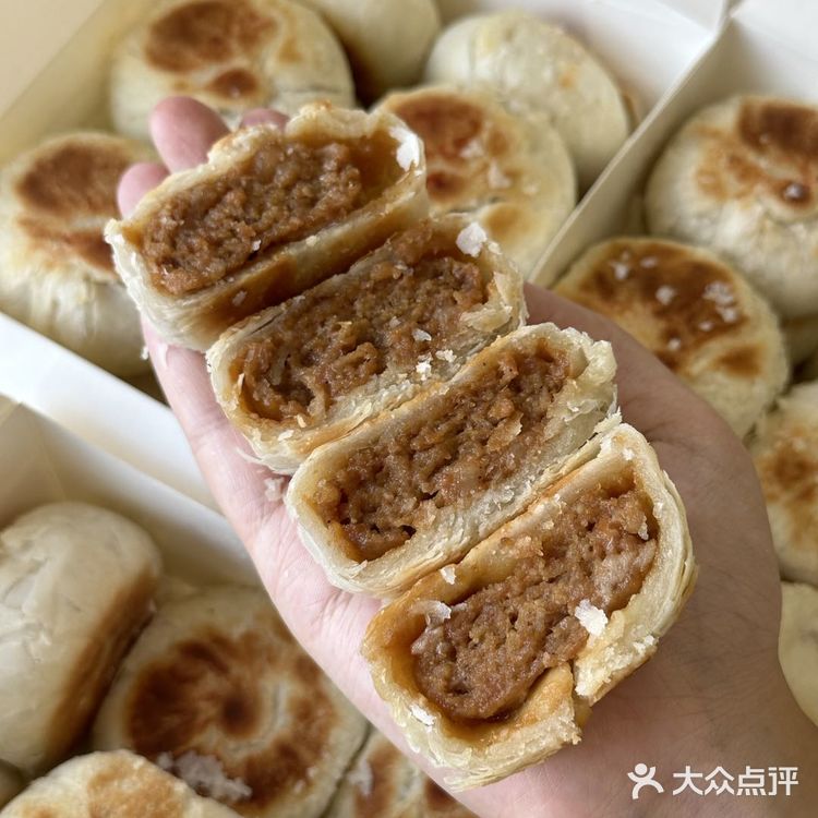 连续买了n天的长发西饼家的鲜肉月饼!