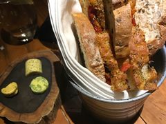 餐前包-AZUL by FUEL蓝色·法式酒馆(琶醍店)