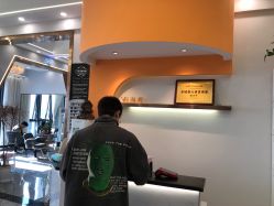 -V8潮牌·接发烫染连锁