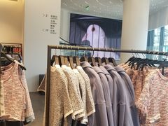 -URBAN REVIVO(上海中庚漫游城店)