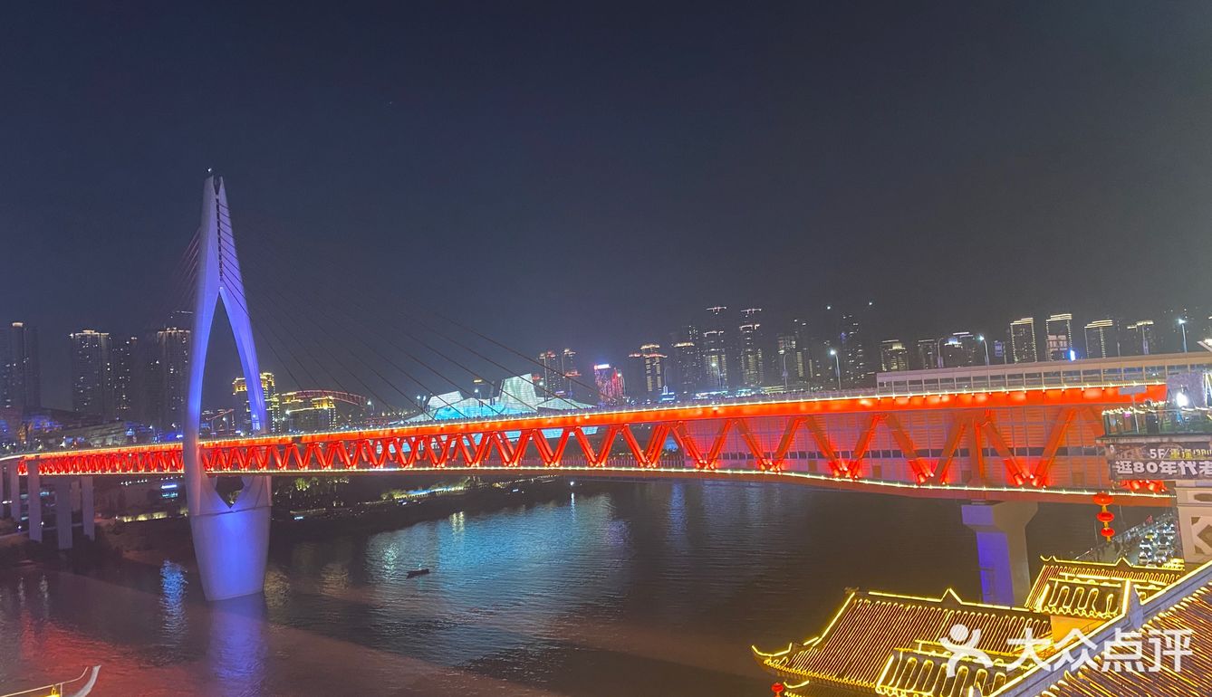 洪崖洞简直是火锅城[愉快]