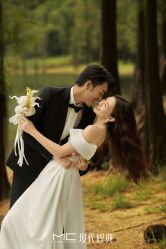 -现代经典婚纱摄影