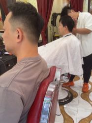-东方先生国潮男士理发馆