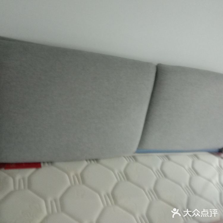 新款布艺床，时尚大方，靠着舒服，五折优惠力度
