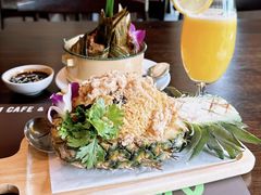 -Chom Cafe and Restaurant