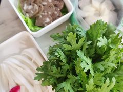 -左庭右院鲜牛肉火锅(浦江欢乐颂店)