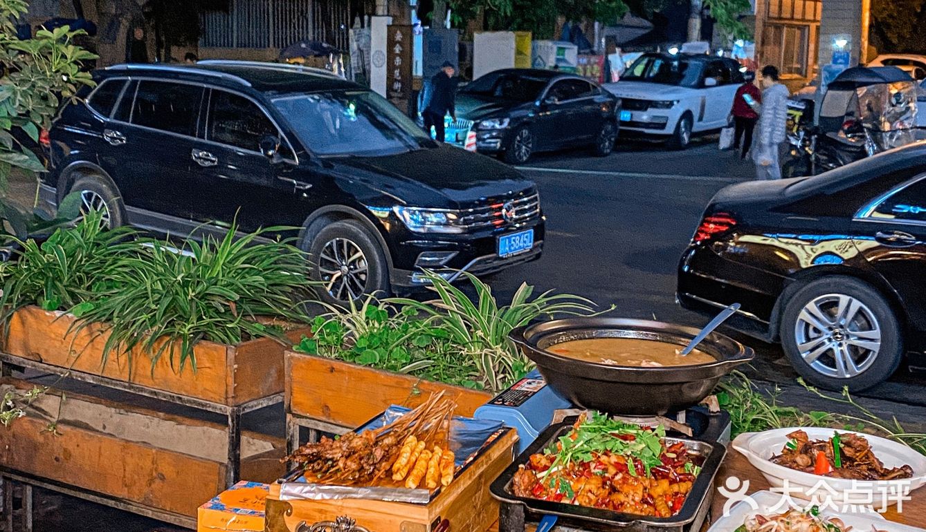 成都坠平价海鲜大排档60生蚝鸡煲鲜掉眉毛04