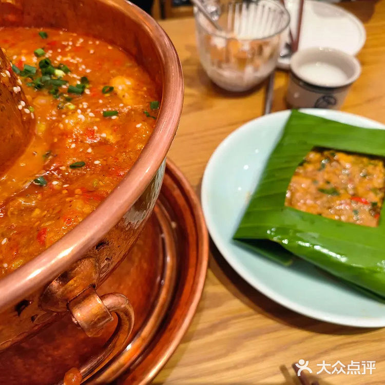 排队真的挺厉害的，我们五点多去的，排了八十分钟，还是在前面过